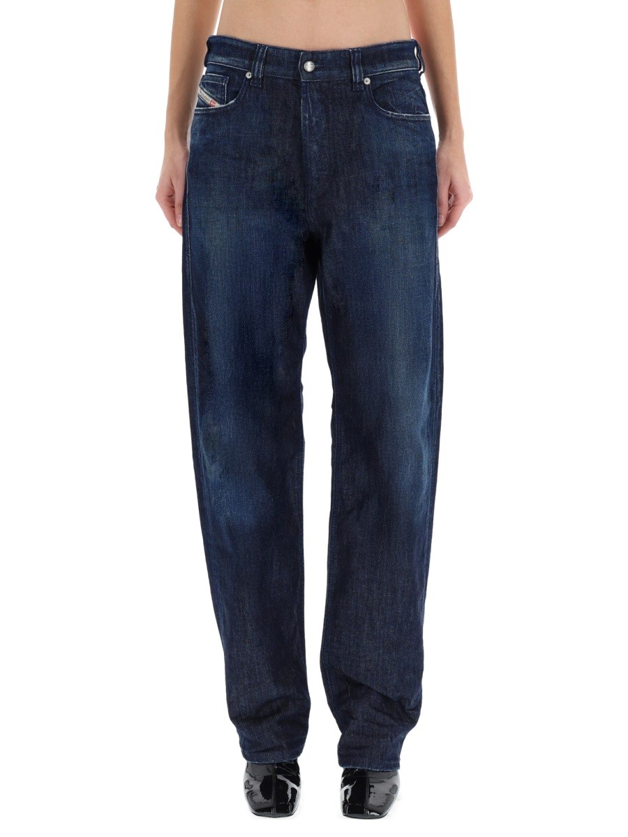Refresh your wardrobe with the Diesel women's "1988 D-ARK" JEANS in DENIM