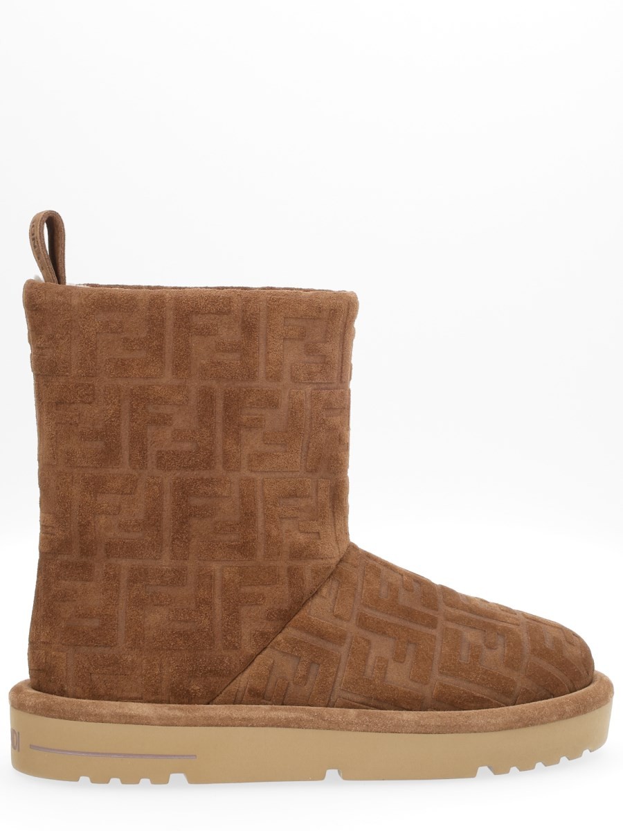 Discover the authentic Fendi women's "APRES CHIC" BOOT in Brown