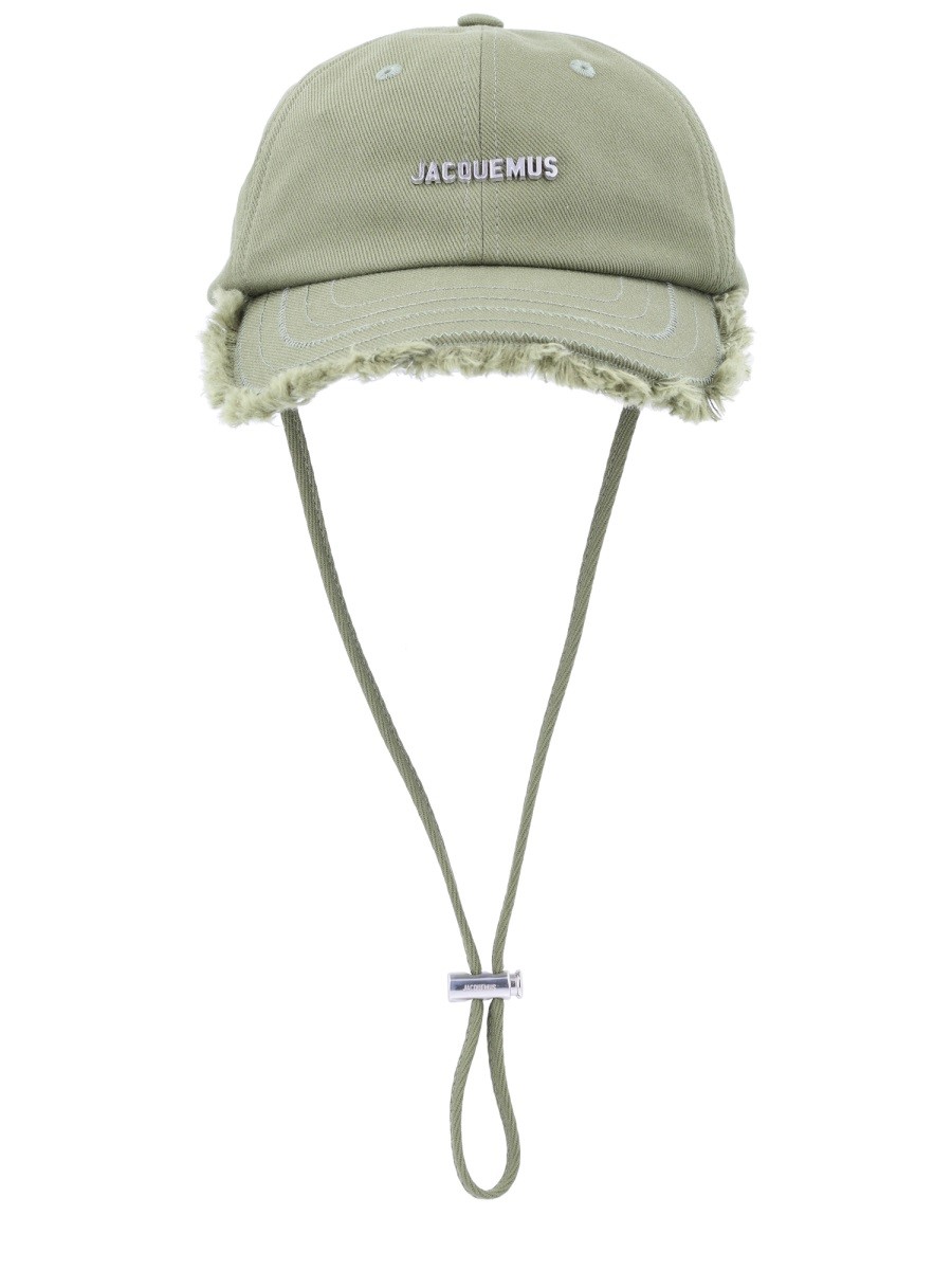 Explore the authentic JACQUEMUS women's "ARTICHAUT" BASEBALL CAP in GREEN