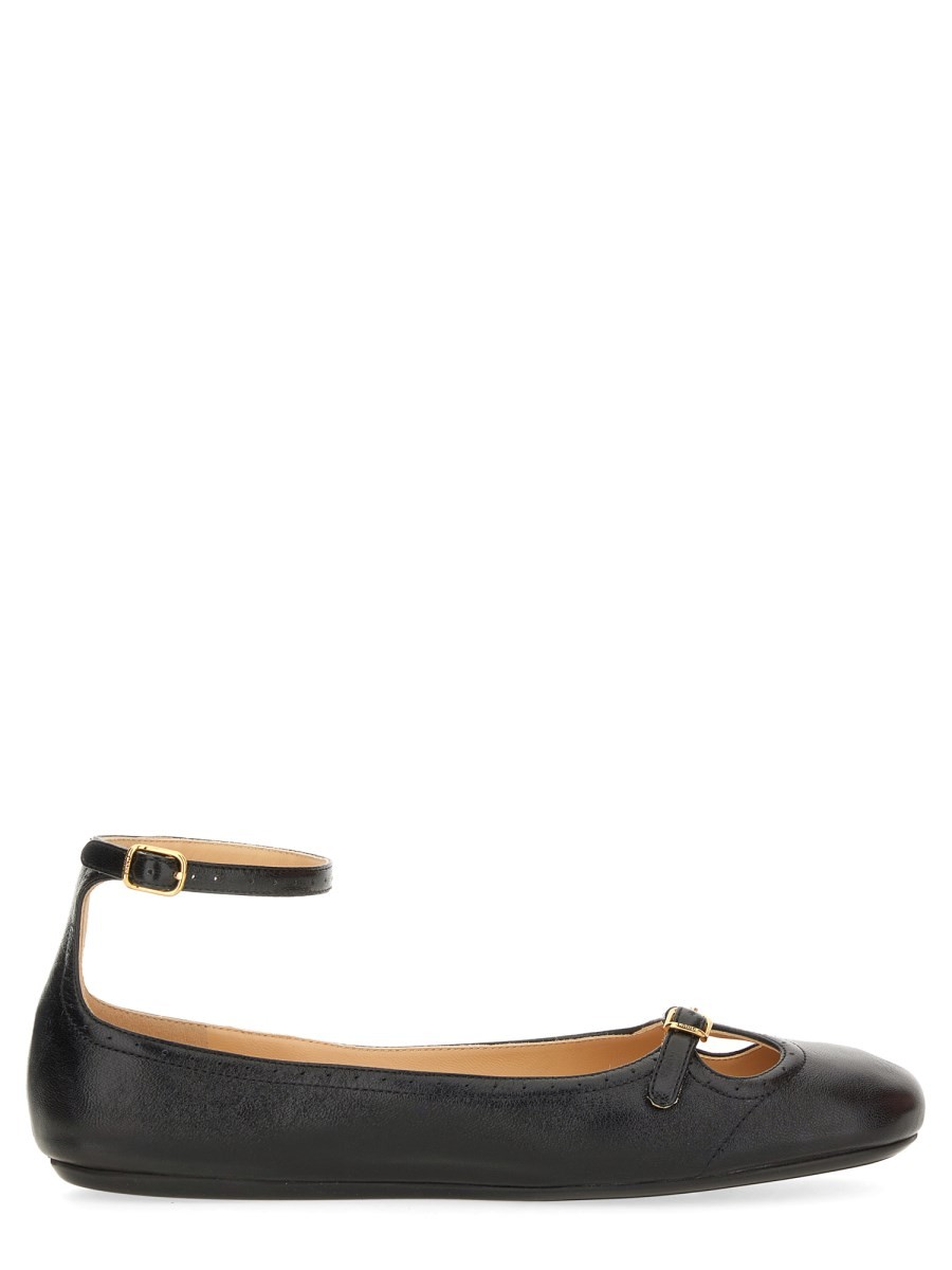 Refresh your wardrobe with the CHLOÉ women's BALLERINA "MISTY" in Black
