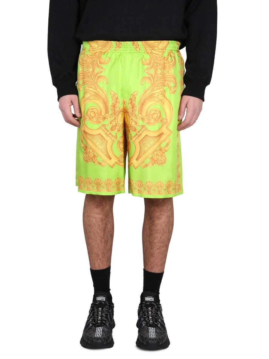 Discover the authentic Versace men's BAROQUE SHORTS 660 in GREEN