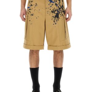 Refresh your wardrobe with the Moschino men's BERMUDA CARGO in beige