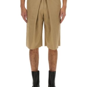 Refresh your wardrobe with the Givenchy men's BERMUDA CHINO XL in beige