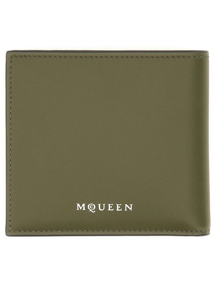 designed for dependable everyday comfort and versatile wardrobe styling.