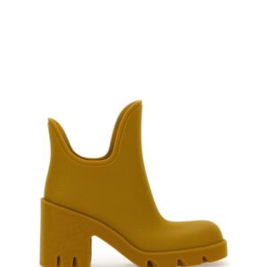 Refresh your wardrobe with the Burberry women's BOOT "MARSH" in beige