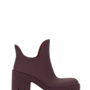 Refresh your wardrobe with the Burberry women's BOOT "MARSH" in Black