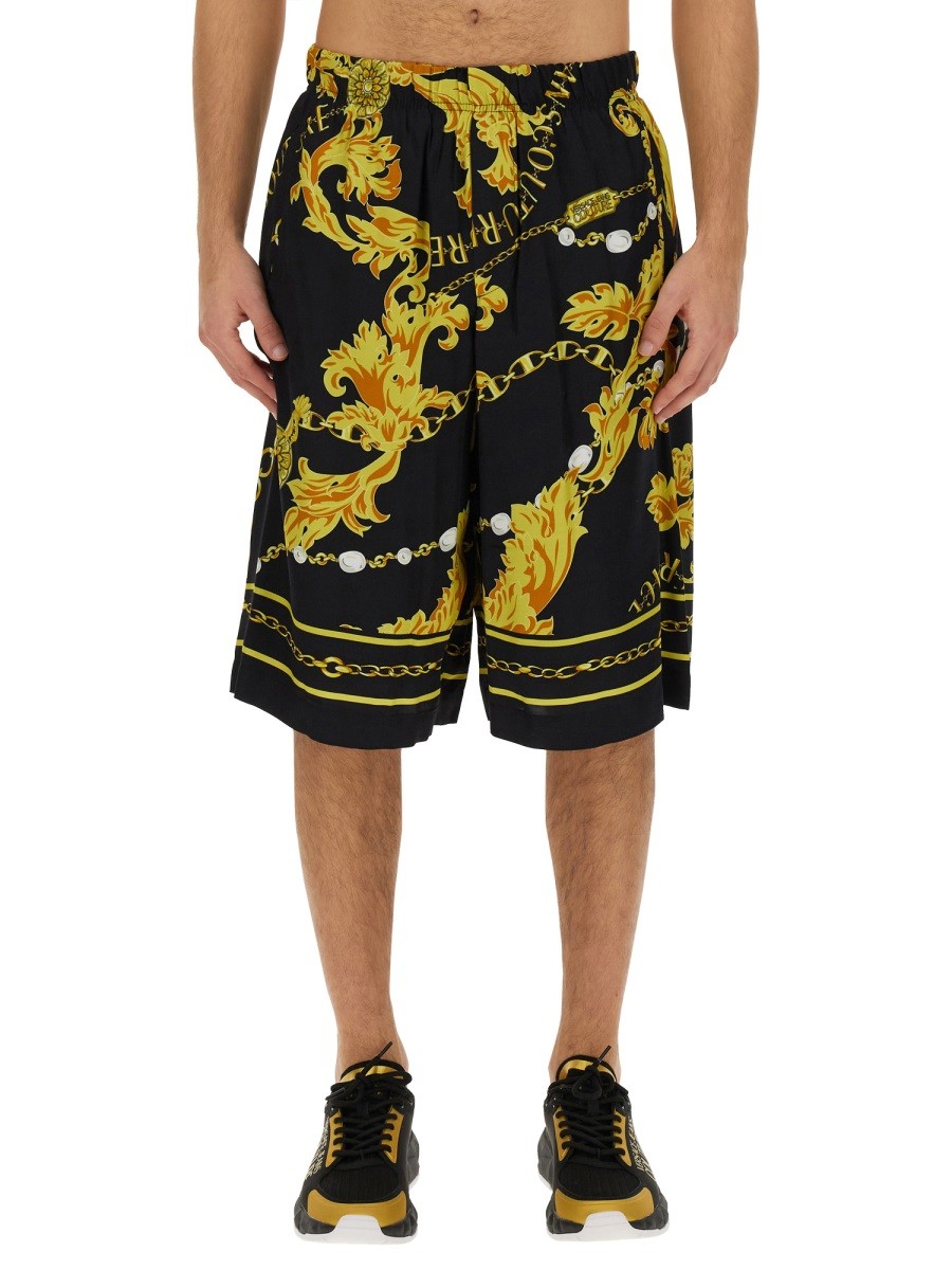 Explore the authentic Versace Jeans Couture men's "CHAIN COUTURE" BERMUDA SHORTS in Black