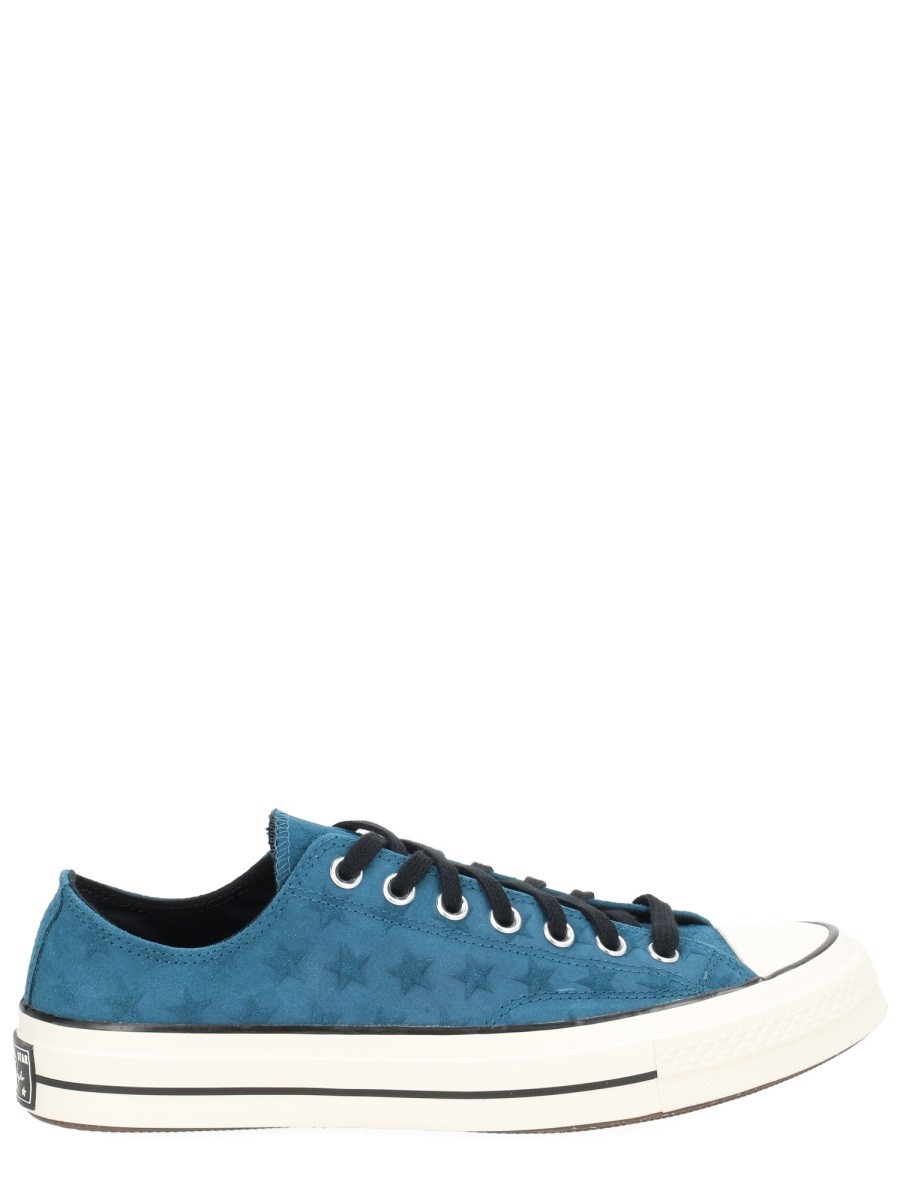 Refresh your wardrobe with the Converse unisex "CHUCK 70 STARS" SNEAKER in Blue