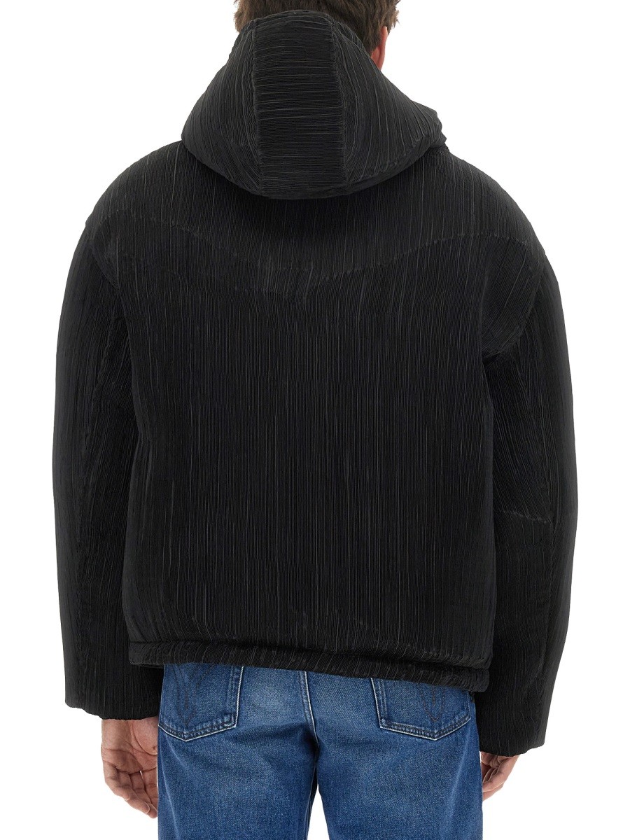 designed for dependable everyday comfort and versatile modern style.