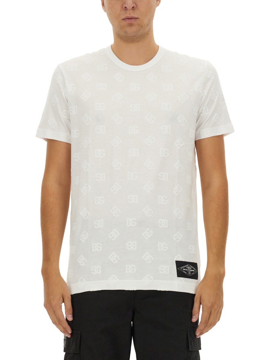 Refresh your wardrobe with the Dolce & Gabbana men's COTTON T-SHIRT in White