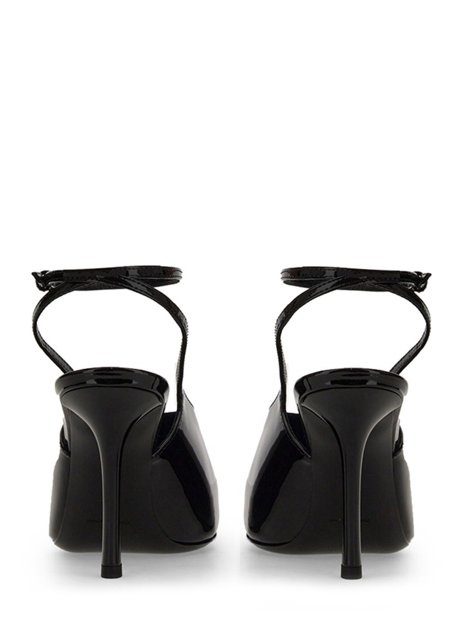offering signature designer craftsmanship and timeless appeal.