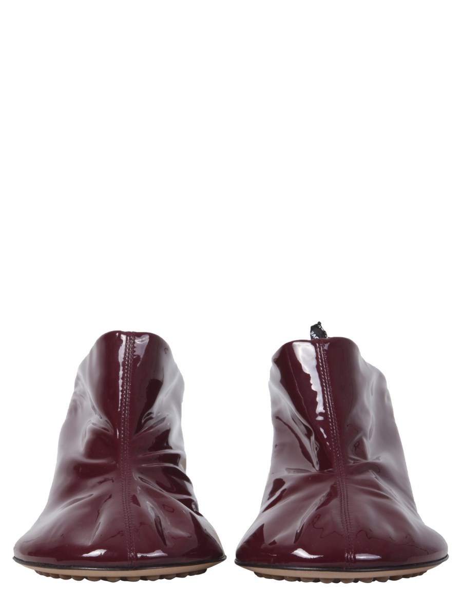 designed for dependable everyday comfort and versatile modern style.