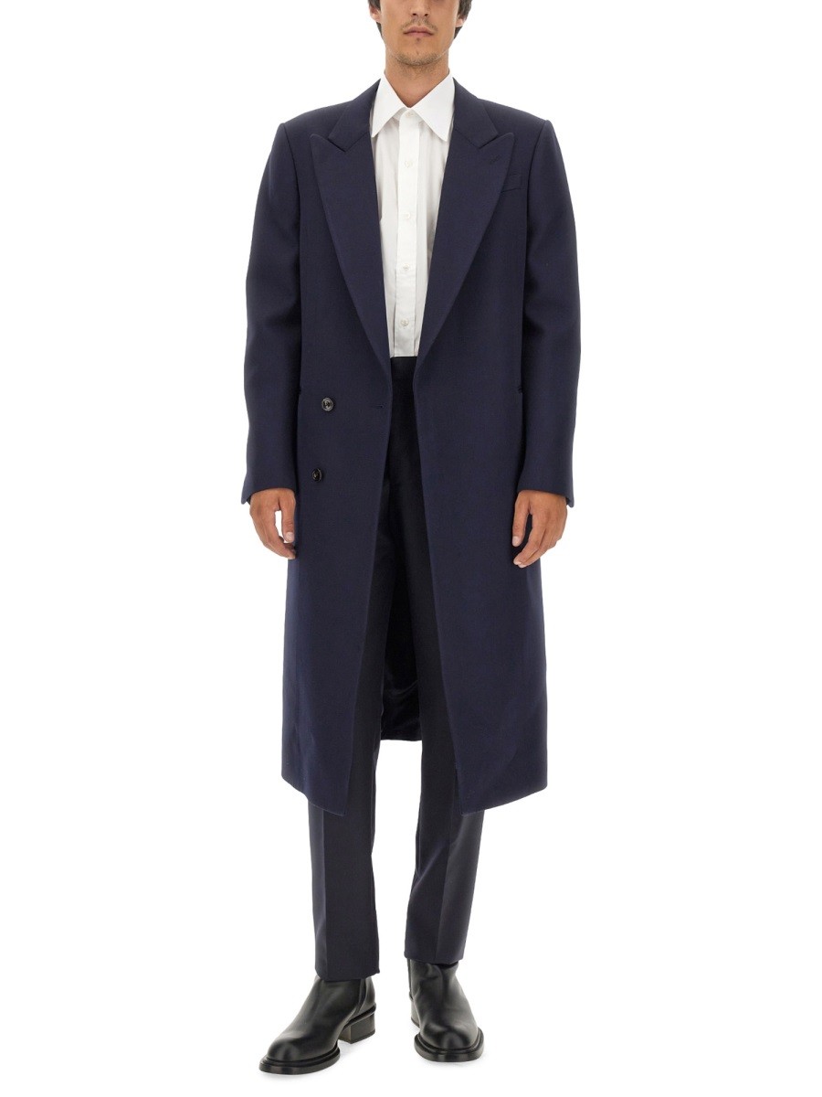 designed for dependable everyday comfort and versatile wardrobe styling.