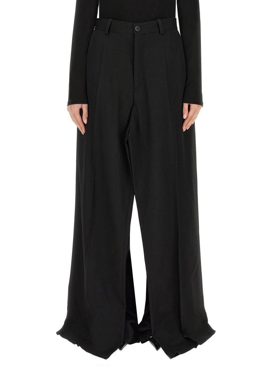 Refresh your wardrobe with the Balenciaga women's DOUBLE FRONT PANTS in Black
