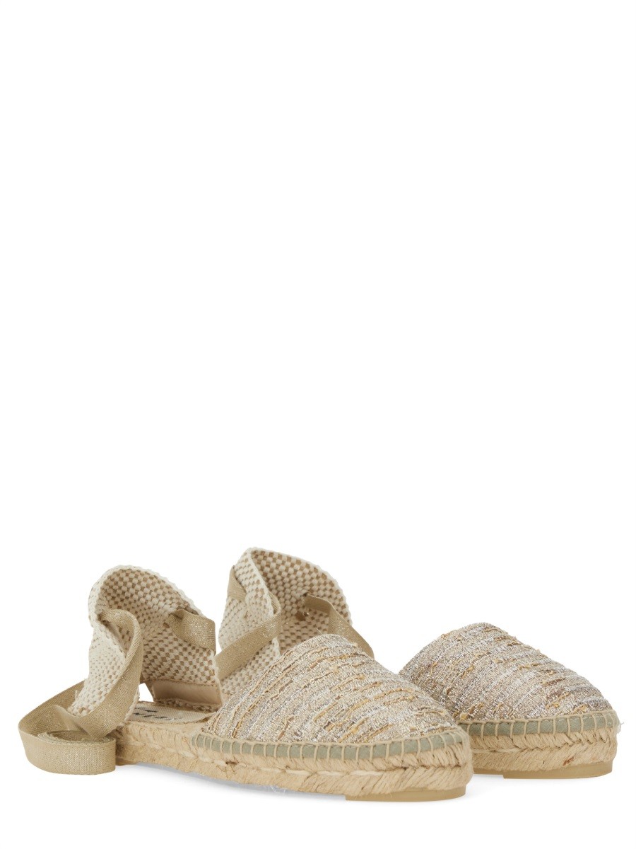 designed for dependable everyday comfort and versatile modern style.
