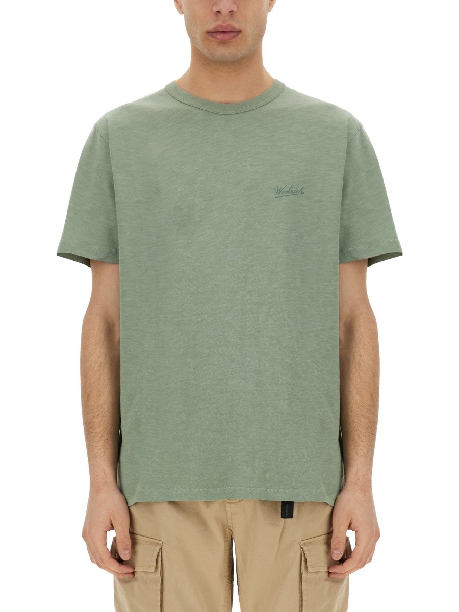 Refresh your wardrobe with the Woolrich men's FLAMED COTTON T-SHIRT in GREEN