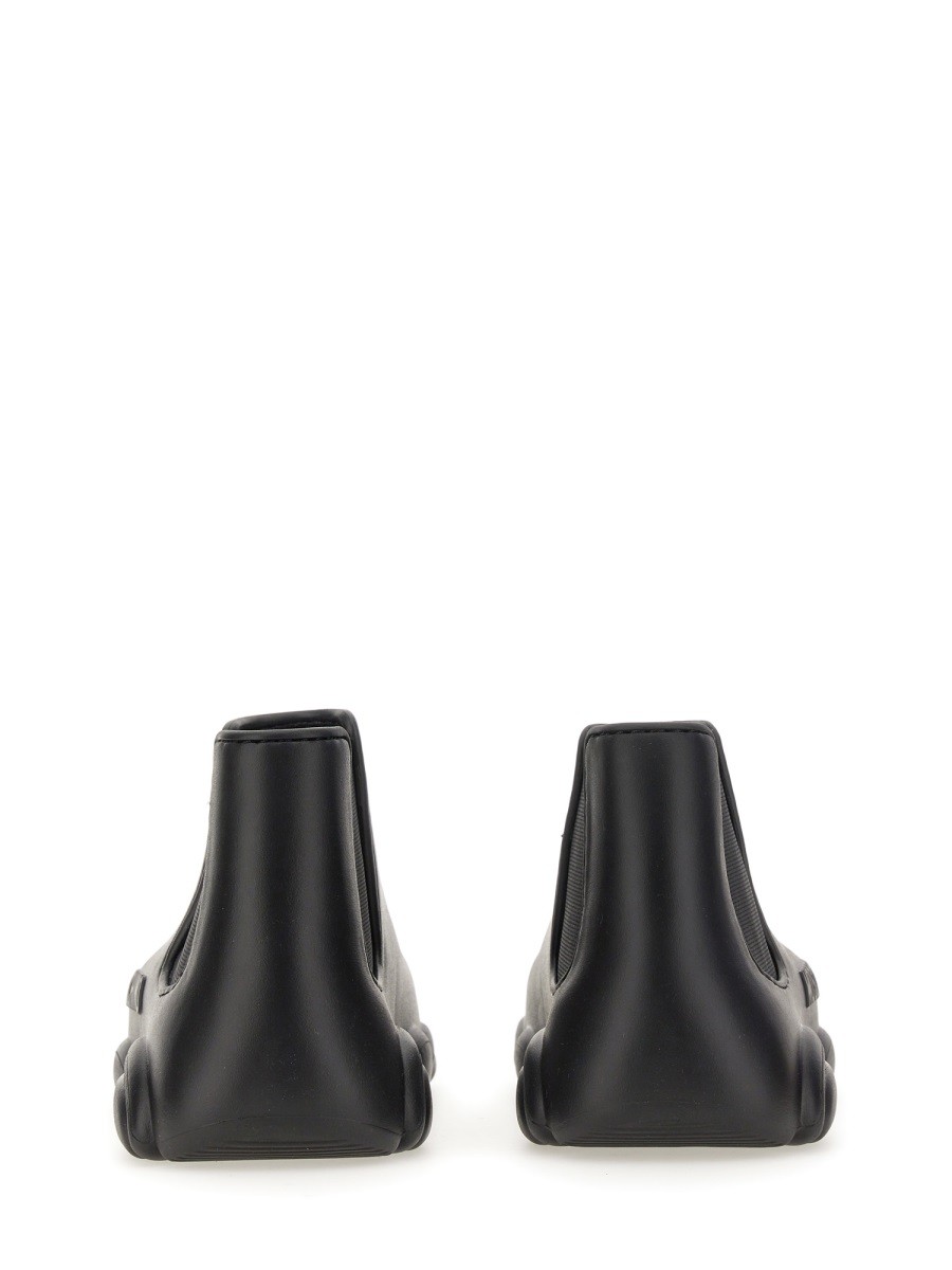 designed for dependable everyday comfort and versatile modern style.
