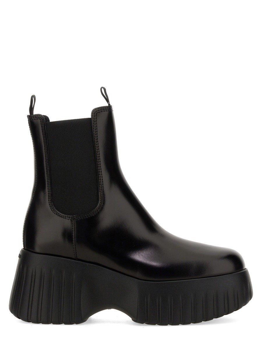 Refresh your wardrobe with the Hogan women's H-STRIPE CHELSEA BOOT in Black