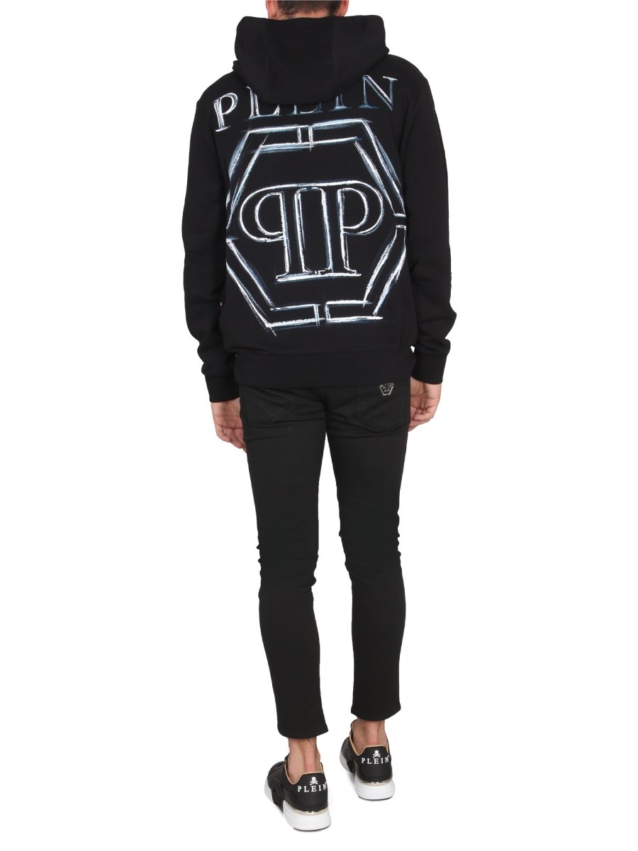 designed for dependable everyday comfort and versatile modern style.