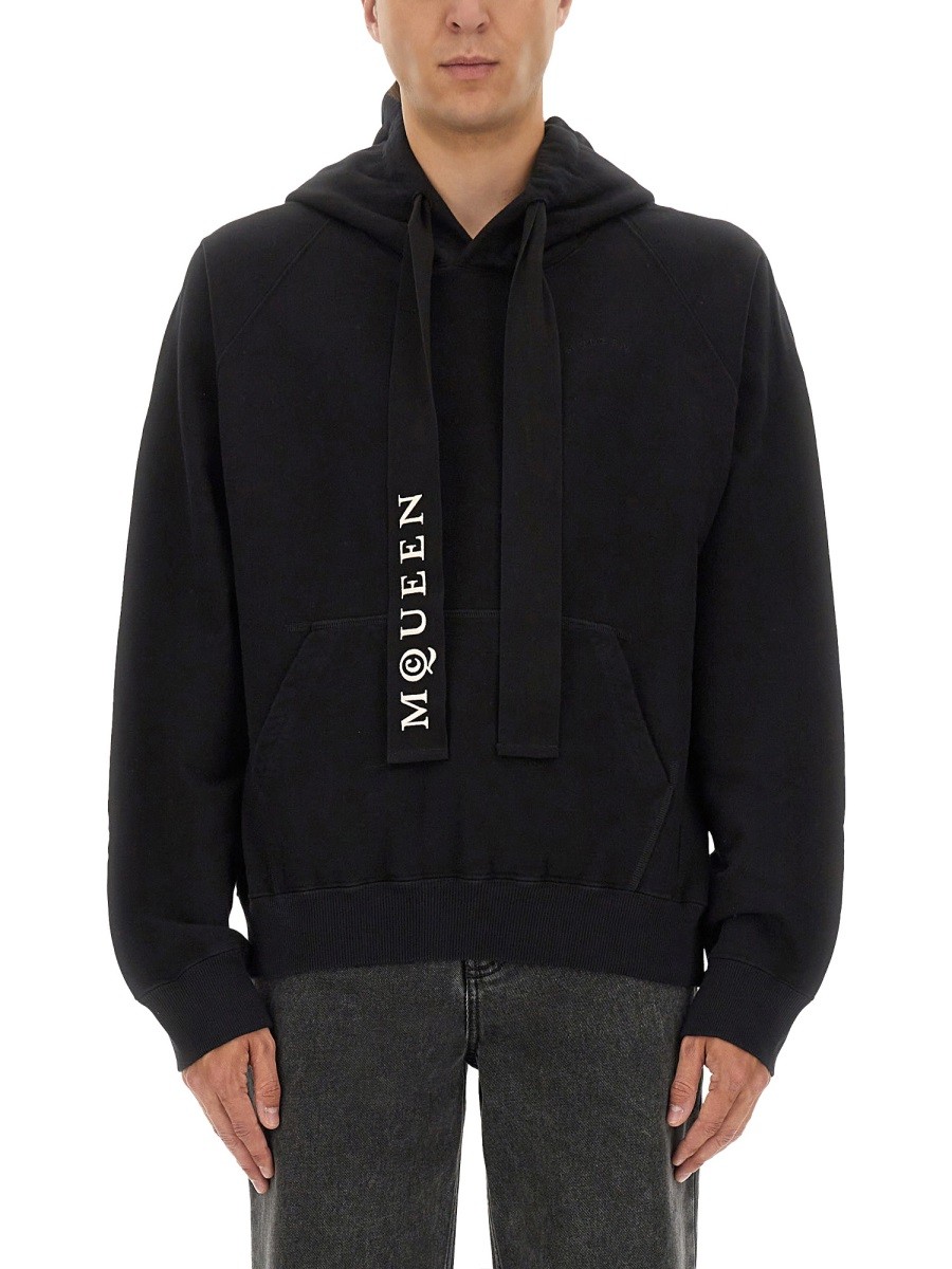 Discover the authentic Alexander Mcqueen men's HOODIE in Black