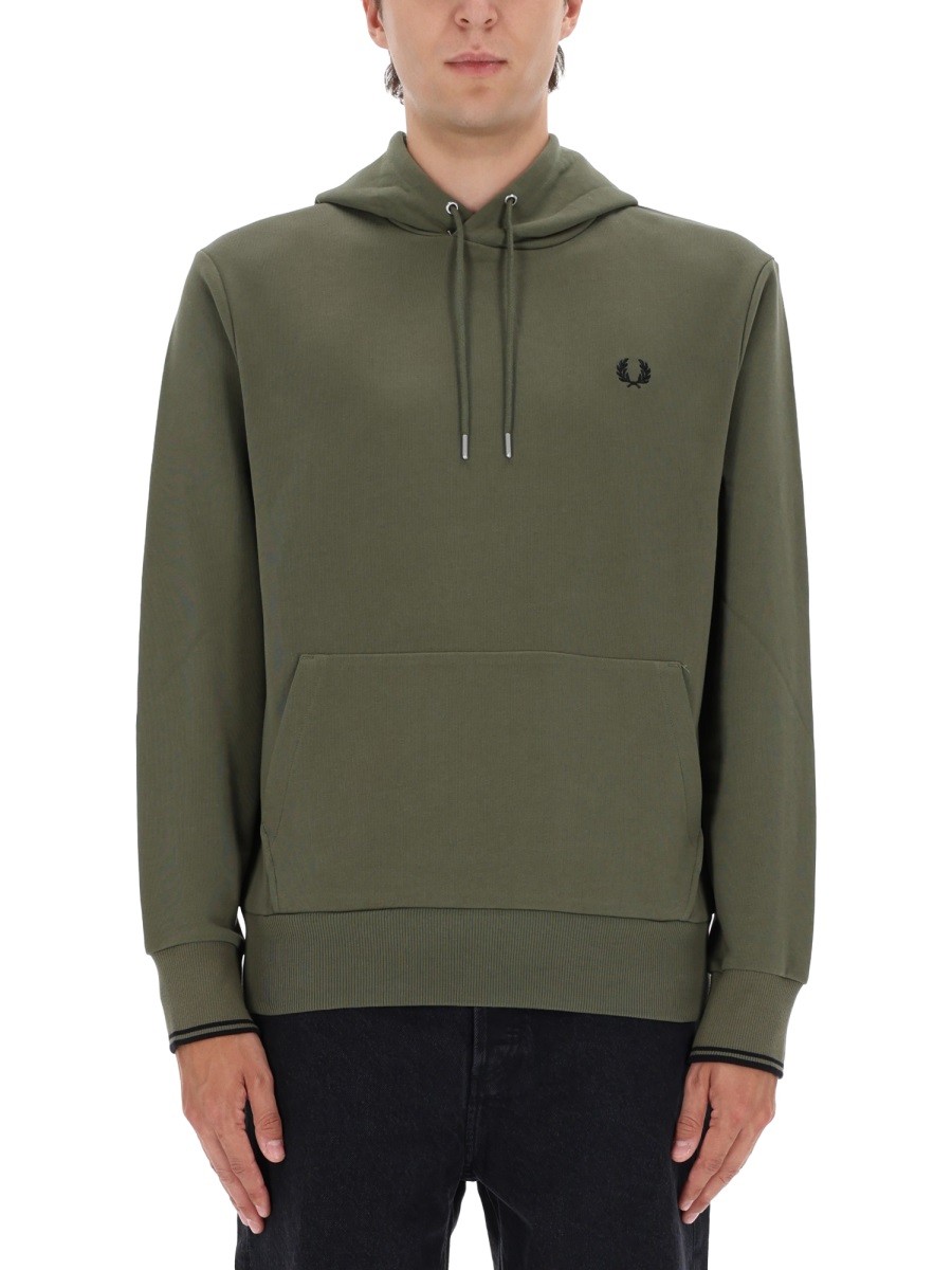 Discover the authentic FRED PERRY men's HOODIE in GREEN