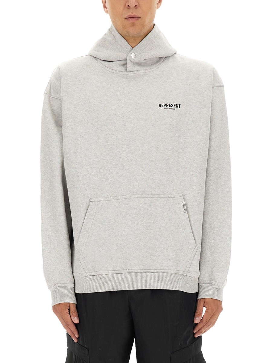 Elevate your look with the Represent men's FELPA CON CAPPUCCIO in Grey