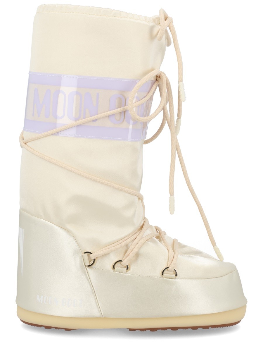Refresh your wardrobe with the Moon Boot unisex "ICON PEARLY" TALL BOOT in Ivory