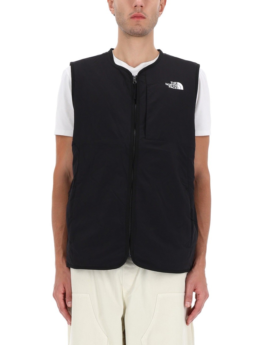 Explore the authentic The North Face men's "ILTI LINER" VEST in Black