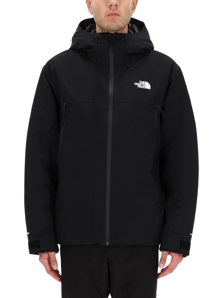 Refresh your wardrobe with the The North Face men's JACKET WITH LOGO in Black