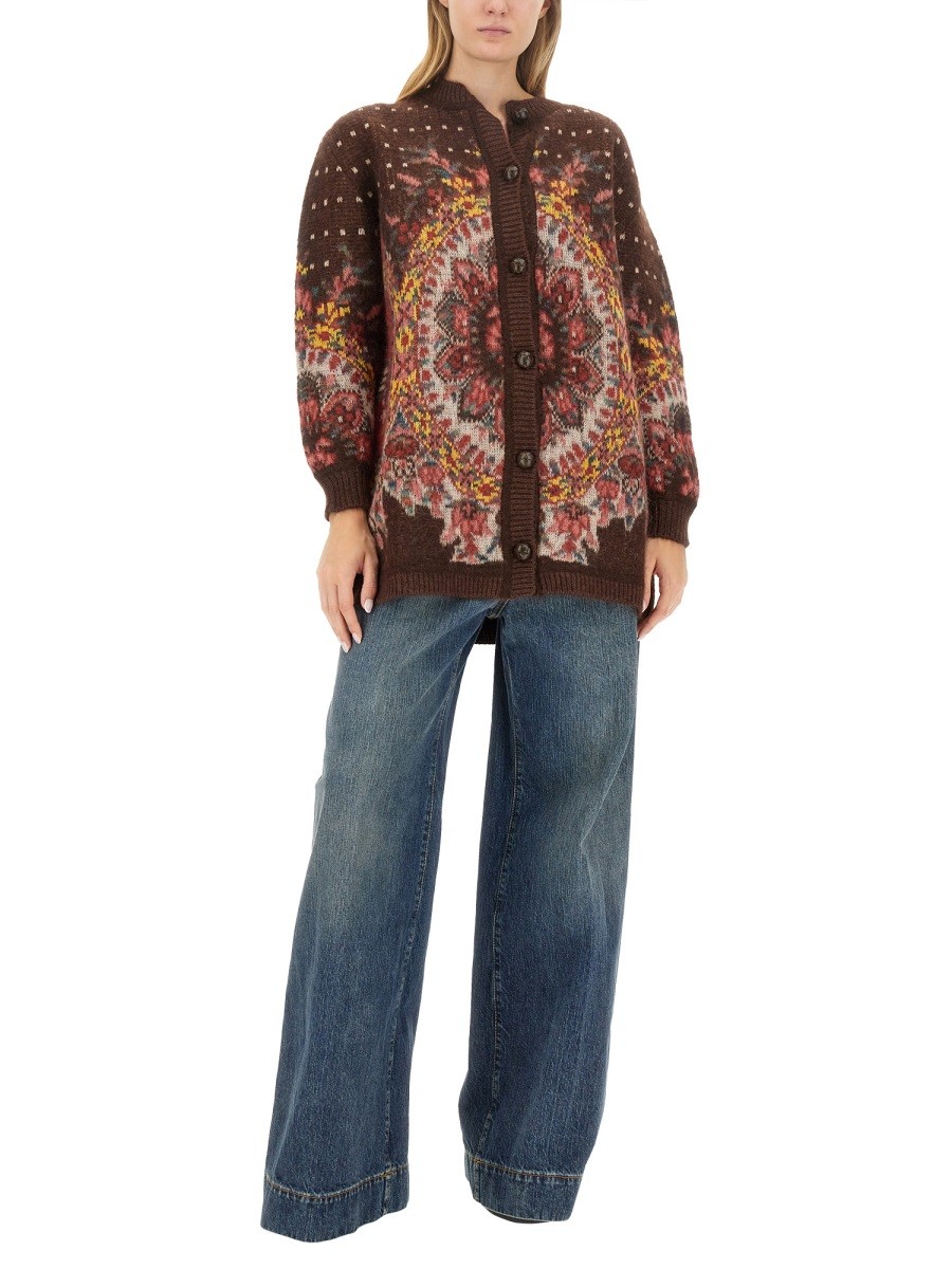 designed for dependable everyday comfort and versatile wardrobe styling.
