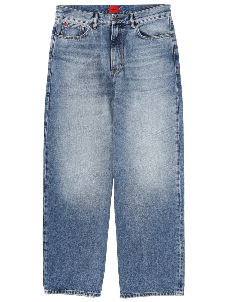 Discover the authentic Hugo men's JEANS WITH LOGO PATCH in Blue