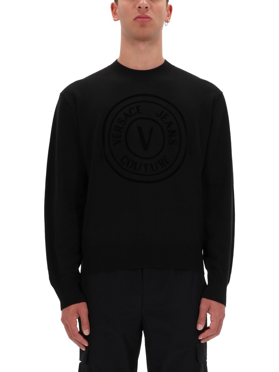 Explore the authentic Versace Jeans Couture men's JERSEY WITH V-EMBLEM in Black