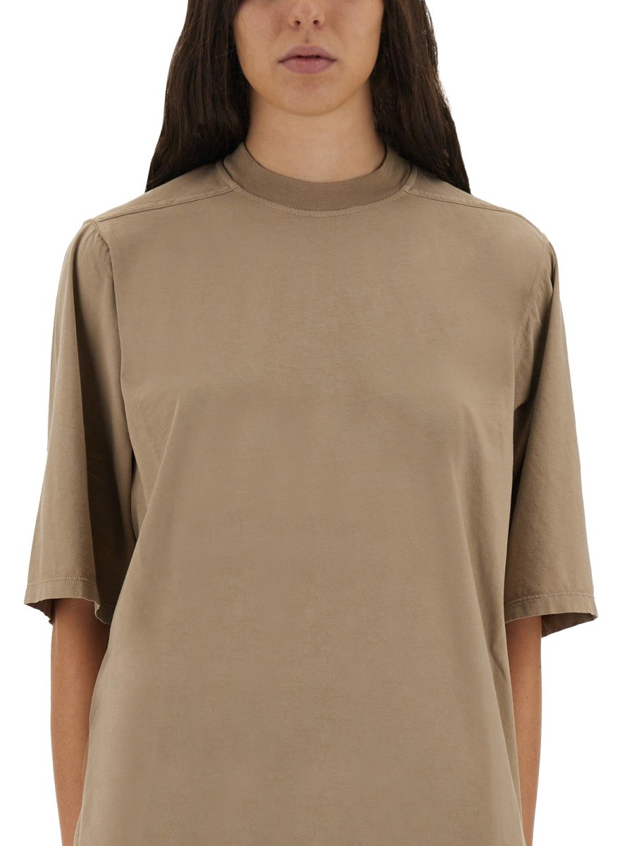 designed for dependable everyday comfort and versatile wardrobe styling.