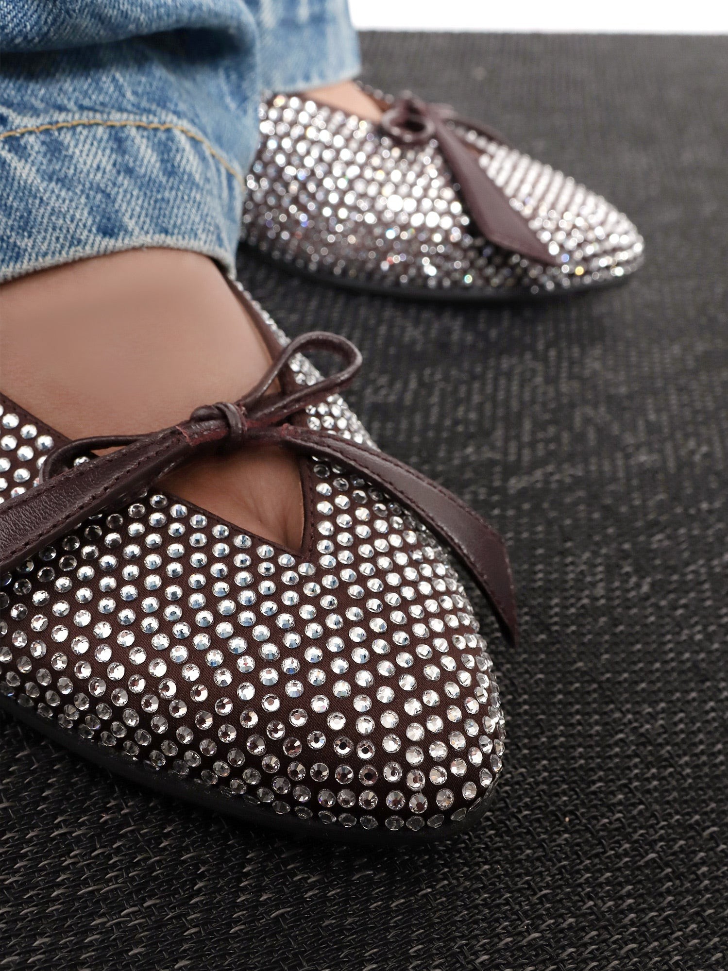 offering signature designer style and versatile.