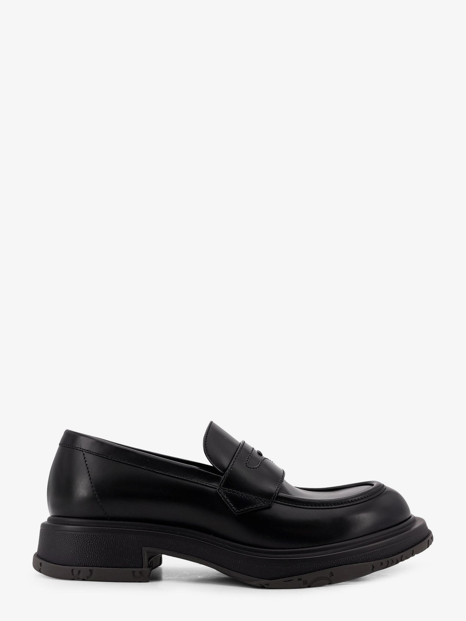 Discover the authentic Gucci men's Leather loafers in Black
