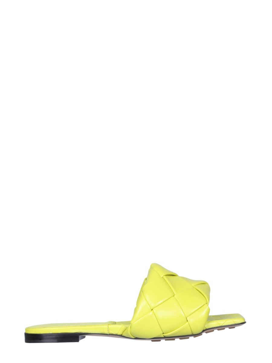 Refresh your wardrobe with the Bottega Veneta women's "LIDO" SANDALS in GREEN