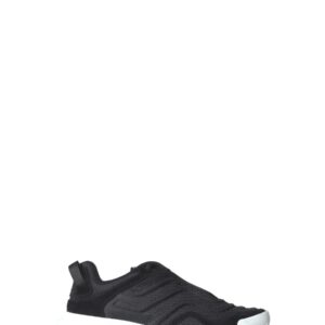Refresh your wardrobe with the Givenchy women's LIGHT GIV 1 SNEAKERS in Black