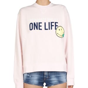 Refresh your wardrobe with the Dsquared2 women's LOGO PRINT SWEATSHIRT in Pink