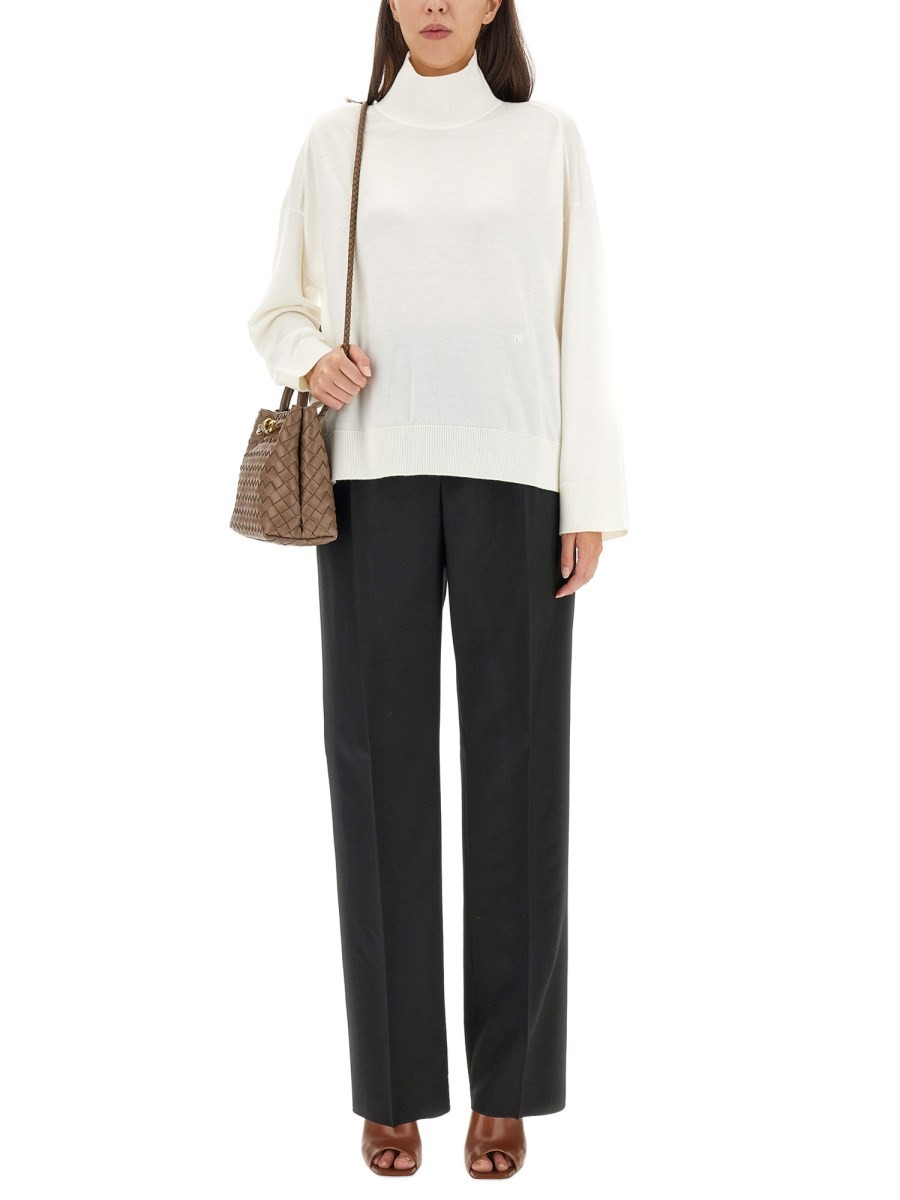 designed for dependable everyday comfort and versatile wardrobe styling.