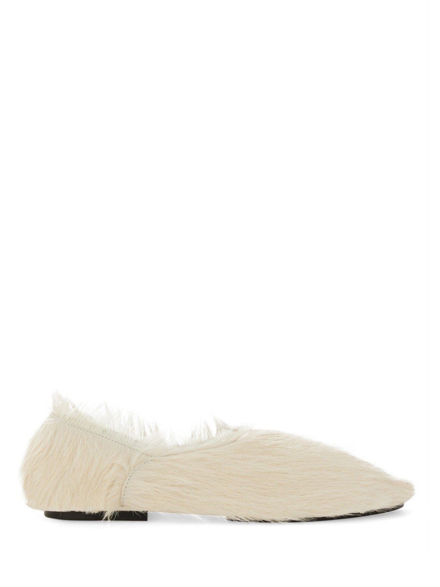 Refresh your wardrobe with the JIL SANDER women's LOW LEATHER SLIPPER in Ivory