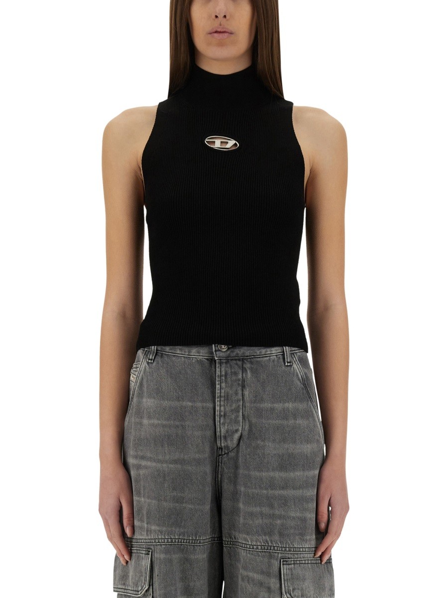 Refresh your wardrobe with the Diesel women's "M-ONERVAX" TOP in Black