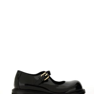 Refresh your wardrobe with the Moschino women's MARY JANE "OLIVIA" in Black