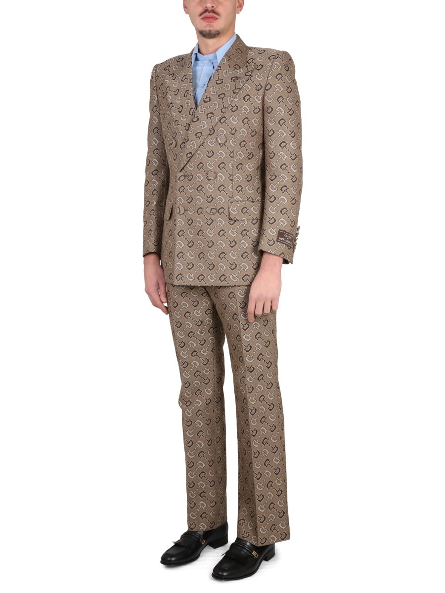 designed for dependable everyday comfort and versatile wardrobe styling.