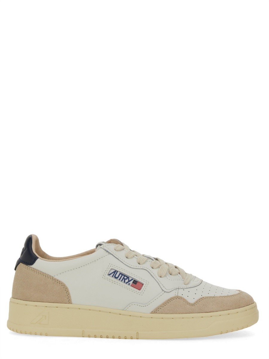 Discover the authentic Autry men's SNEAKER "MEDALIST LOW" in White
