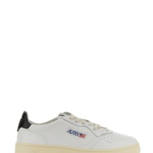 Refresh your wardrobe with the Autry men's SNEAKER "MEDALIST LOW" in White