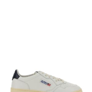Refresh your wardrobe with the Autry men's SNEAKER "MEDALIST LOW" in White