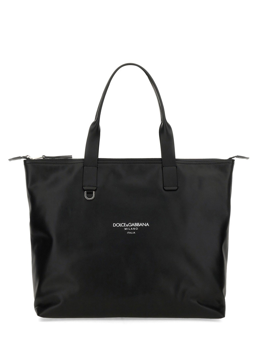 Refresh your wardrobe with the Dolce & Gabbana men's MEDIUM SHOPPING BAG in Black