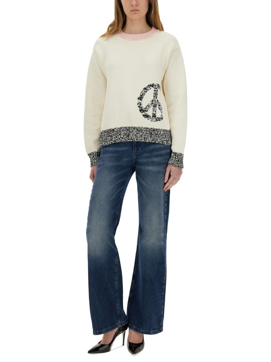 designed for dependable everyday comfort and versatile wardrobe styling.