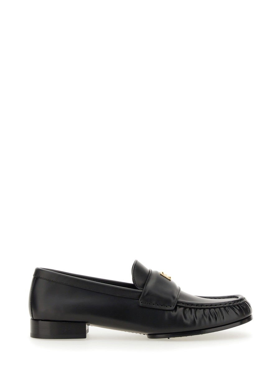 Refresh your wardrobe with the Givenchy women's MOCCASIN "4G" in Black