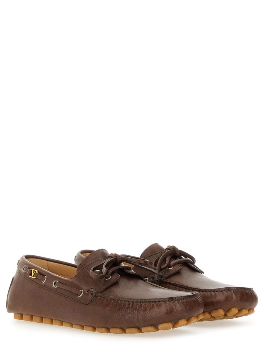 designed for dependable everyday comfort and versatile wardrobe styling.